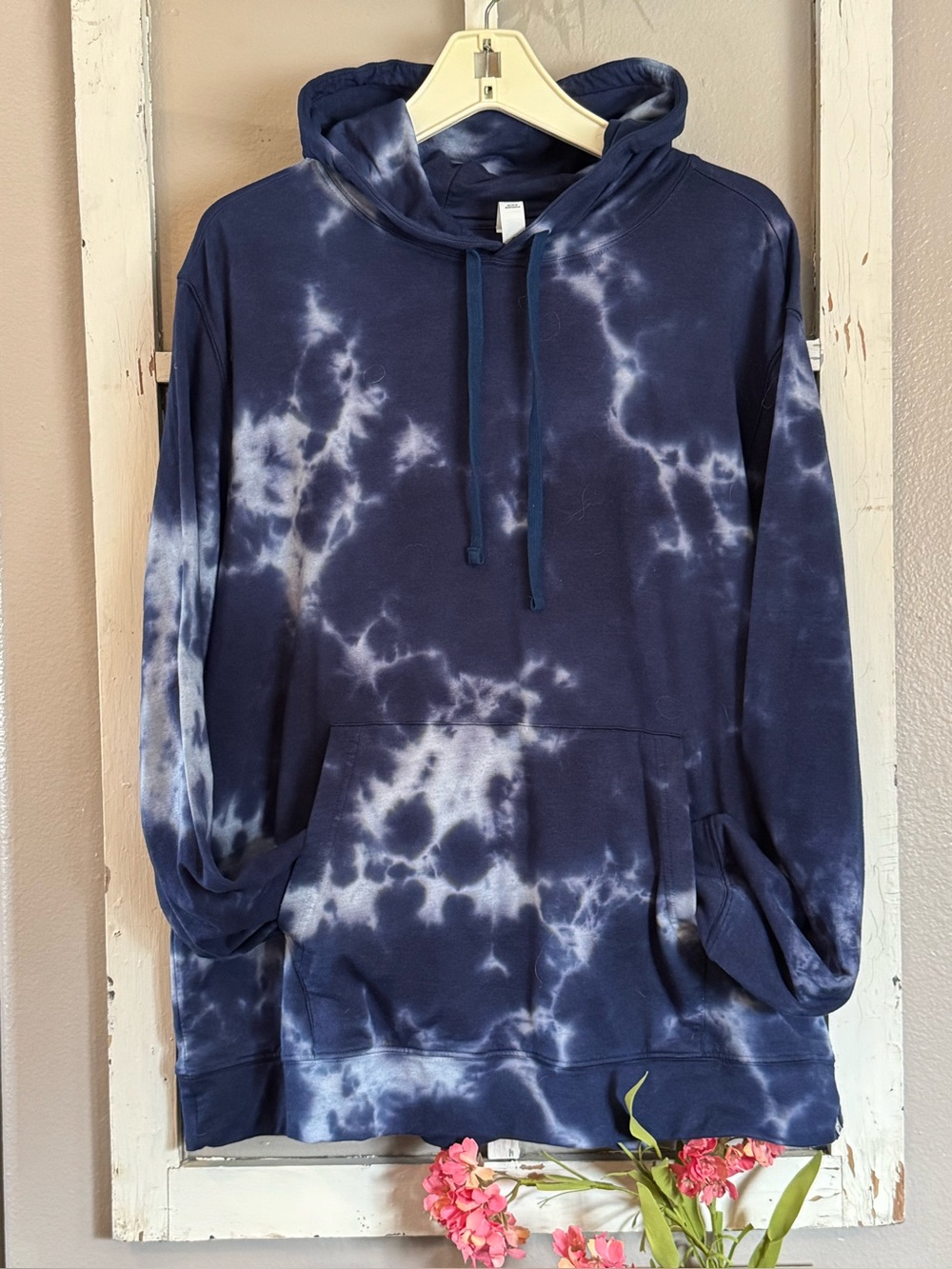 Glyder Navy Blue/light blue tie-dyed lightweight hoodie….NWT!